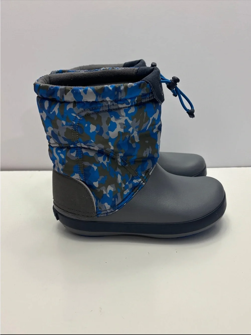 Kids crocs Crocband LodgePoint Graphic Winter boots blue camo and grey size J1